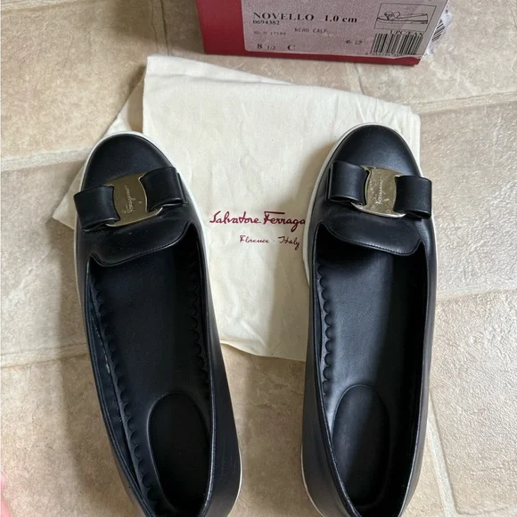 Salvatore Ferragamo Novello Nero Calf Black Leather Flats Sneaker Gold Bow 8.5 - Picture 7 of 10